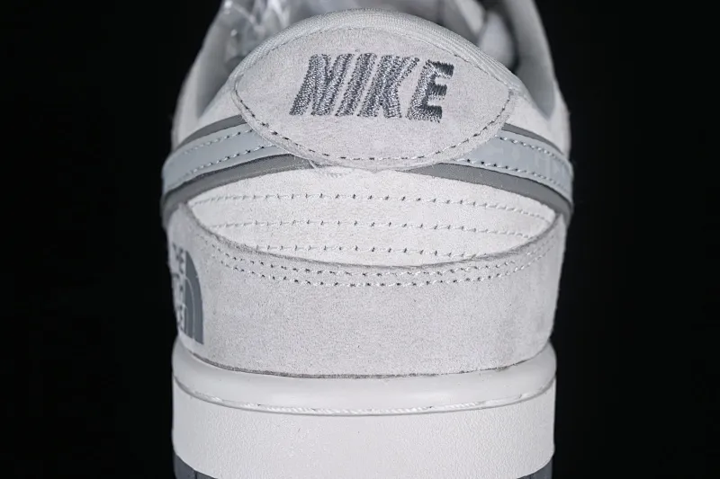 All Categories Nk SB Dunk Series Nk SB Dunk Low Low-top sneakers Nk Dunk Low North CDG joint-grey Three-party joint SB low-top casual sneakers FC1688-181